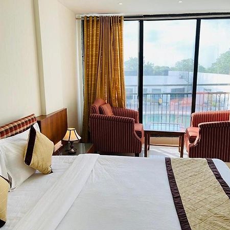 Om Sanctuary Resort By Pinks Hospitality Rupāwati Extérieur photo