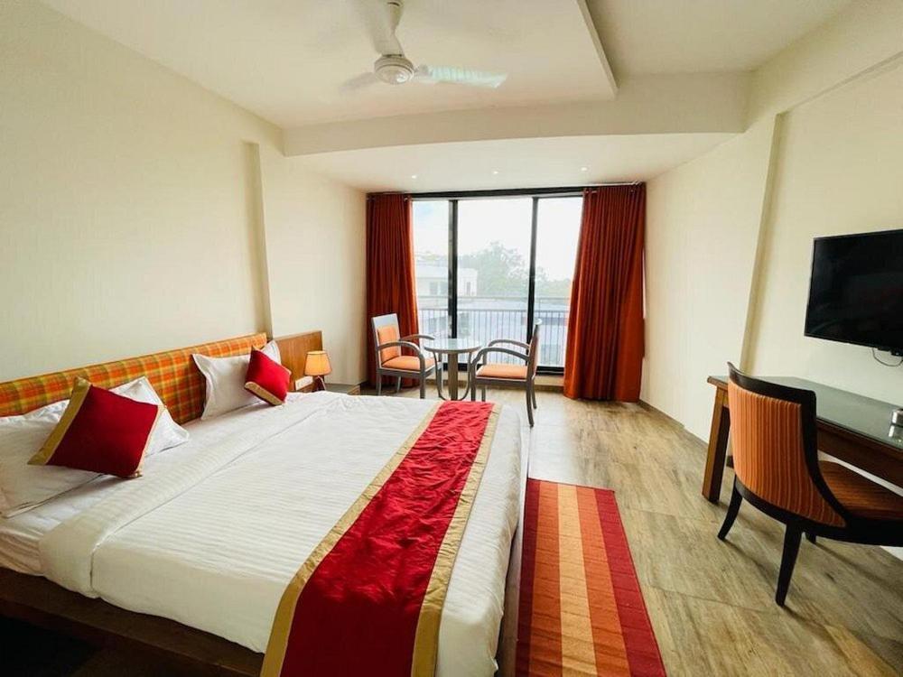 Om Sanctuary Resort By Pinks Hospitality Rupāwati Extérieur photo